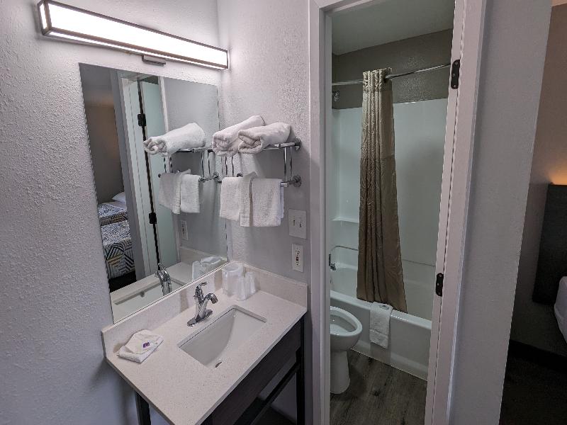 Motel 6 Leominster, Ma GA image