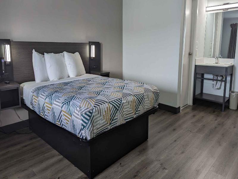 Motel 6 Leominster, Ma GA image
