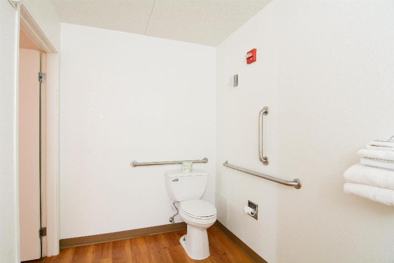 Motel 6 Leominster, Ma image