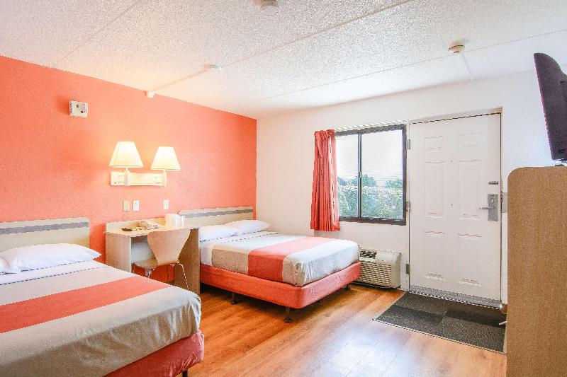 Motel 6 Leominster, Ma image