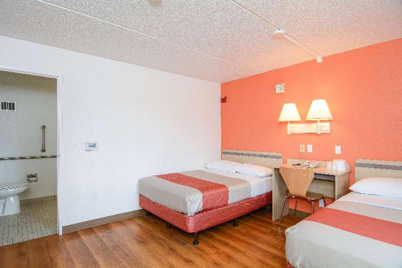 Motel 6 Leominster, Ma image