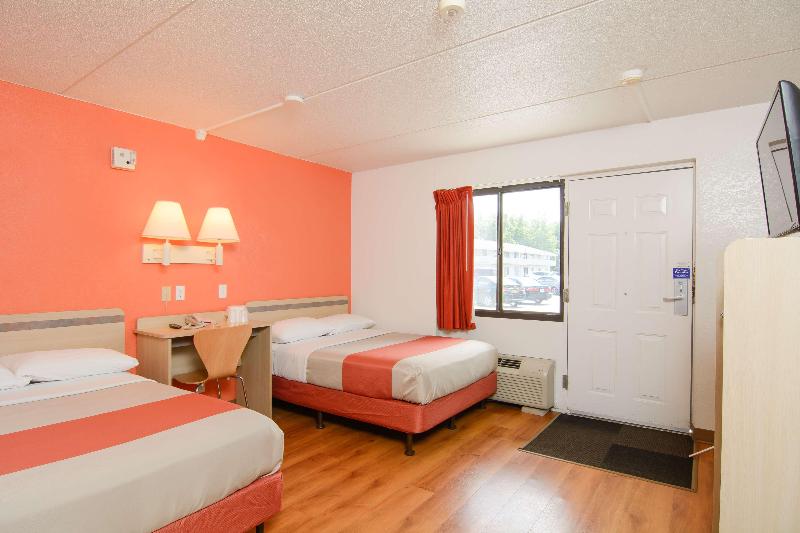 Motel 6 Leominster, Ma image