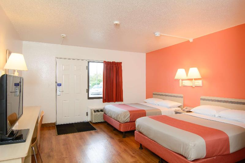 Motel 6 Leominster, Ma image