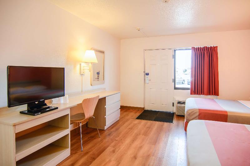 Motel 6 Leominster, Ma image