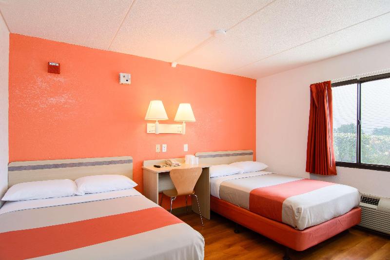 Motel 6 Leominster, Ma image