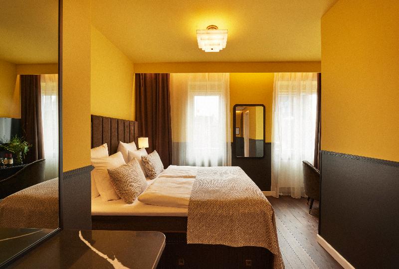 Wide Hotel image