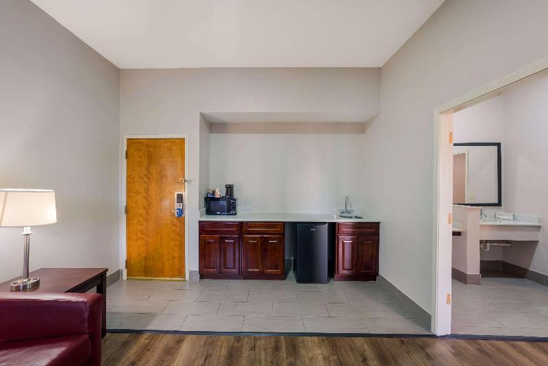 Rodeway Inn image