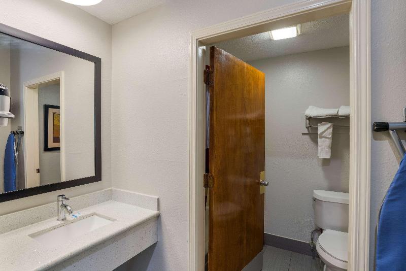Rodeway Inn image