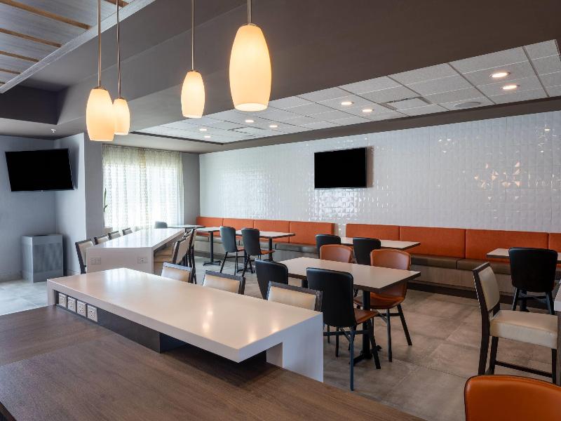 Wingate by Wyndham Kanata West Ottawa