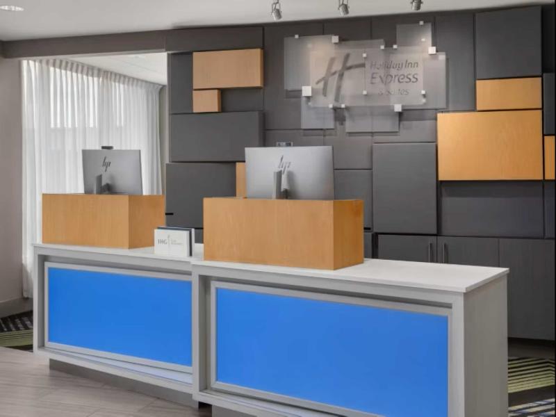 Holiday Inn Express & Suites Aurora image