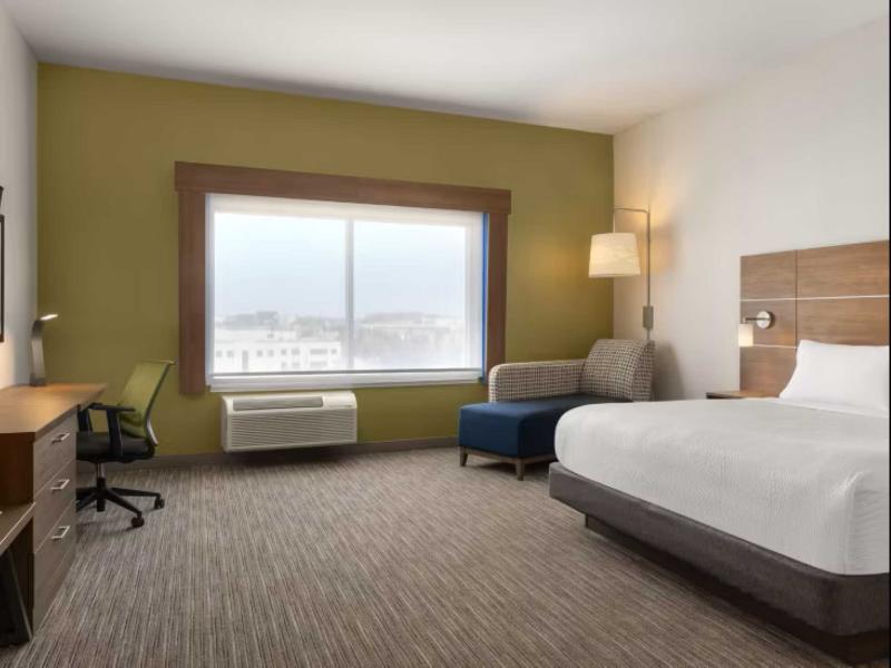 Holiday Inn Express & Suites Aurora image