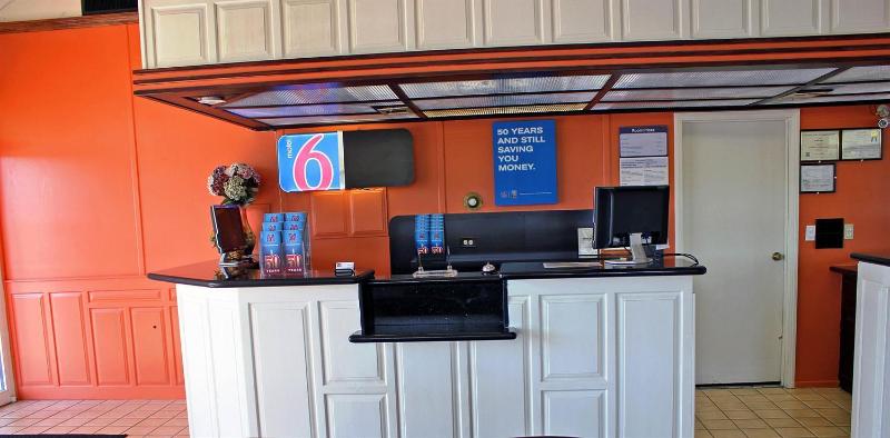 Motel 6 Sallisaw, OK