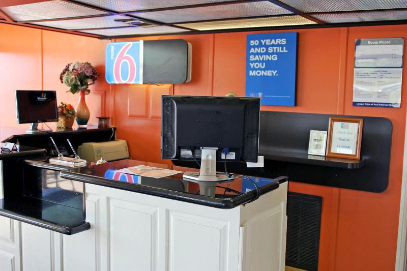 Motel 6 Sallisaw, OK