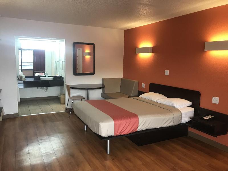 Motel 6 Sallisaw, OK — view