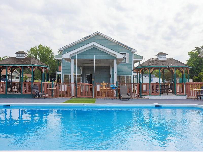 Atlantic Shores Inn And Suites