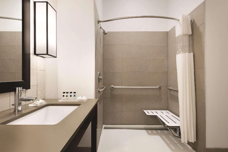 Country Inn & Suites By Radisson, Ft. Atkinson, Wi image