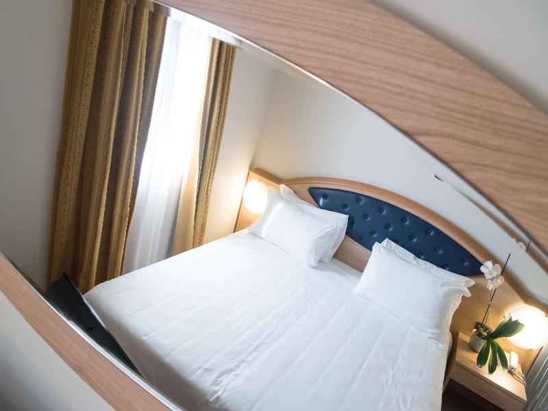 Blu Hotel, Sure Hotel Collection by Best Western image