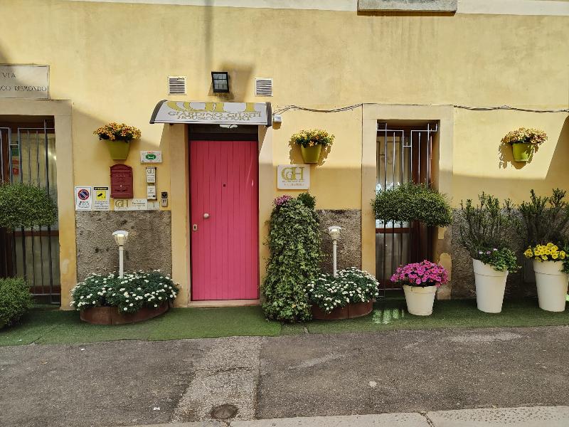 Giardino Giusti House & Court image
