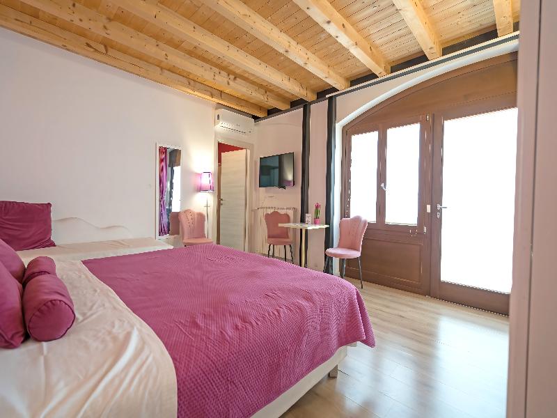 Giardino Giusti House & Court image