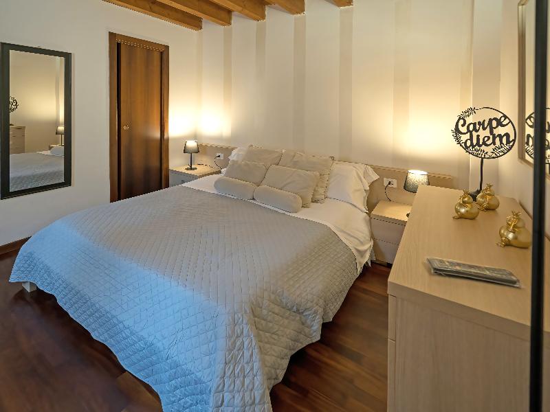 Giardino Giusti House & Court image