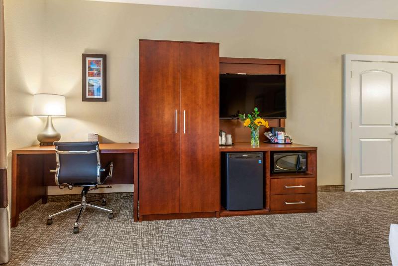 Comfort Inn Brewster image