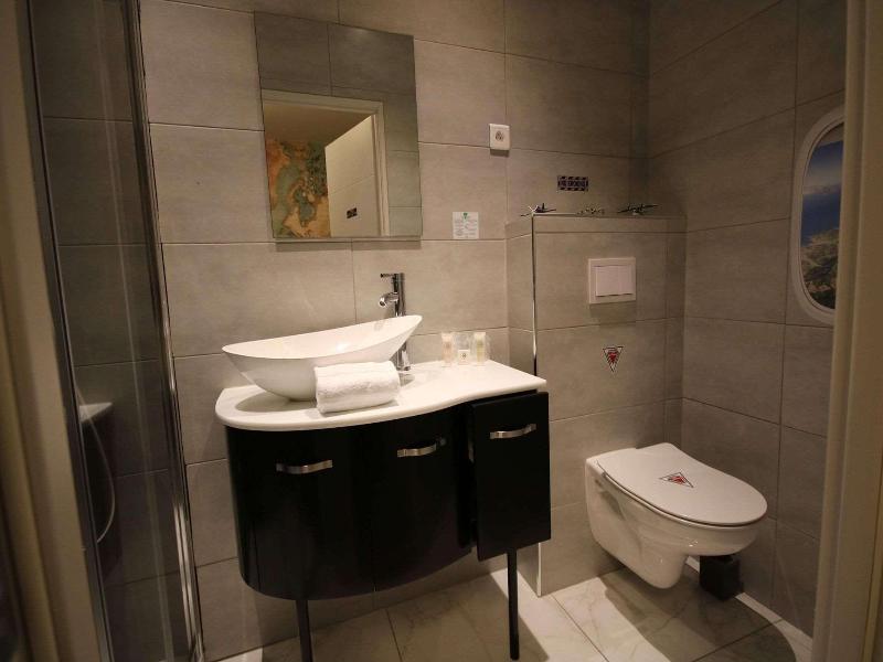 The Originals Boutique Hotel Lakeside Biscarrosse image