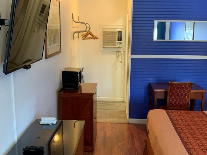 Hampton Motor Inn image
