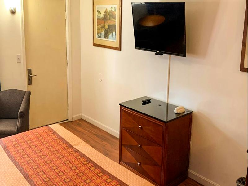 Hampton Motor Inn image