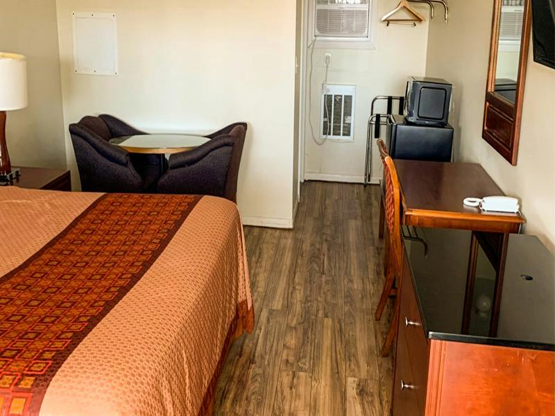 Hampton Motor Inn image