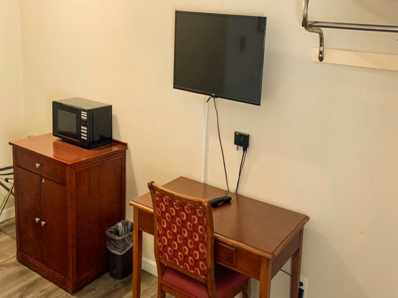 Hampton Motor Inn image