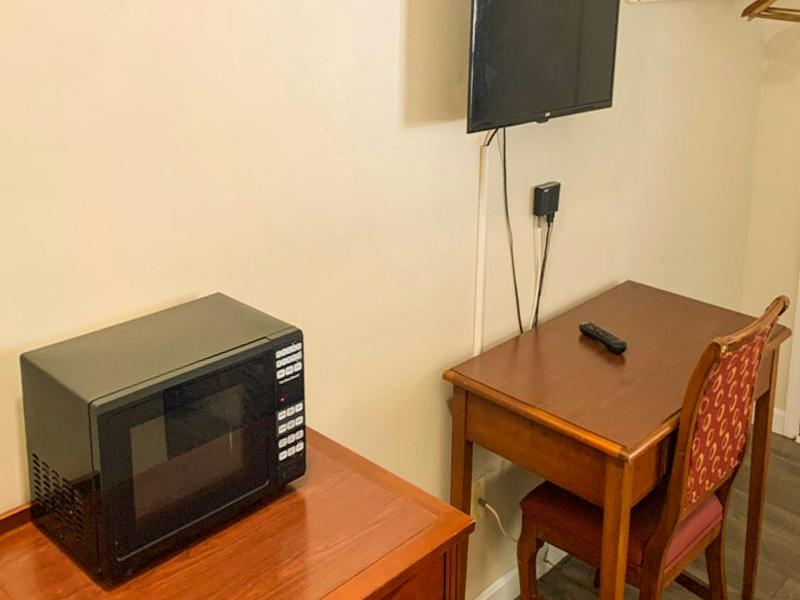 Hampton Motor Inn image