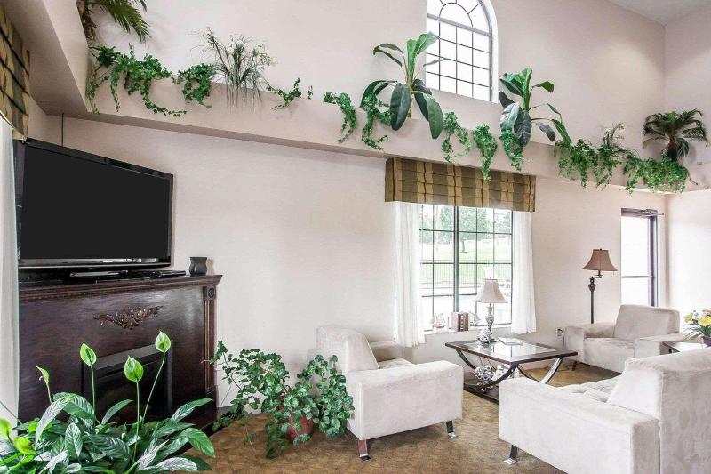 Quality Inn Savannah South image