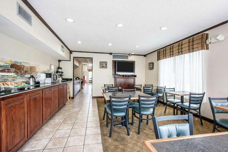 Quality Inn Savannah South image
