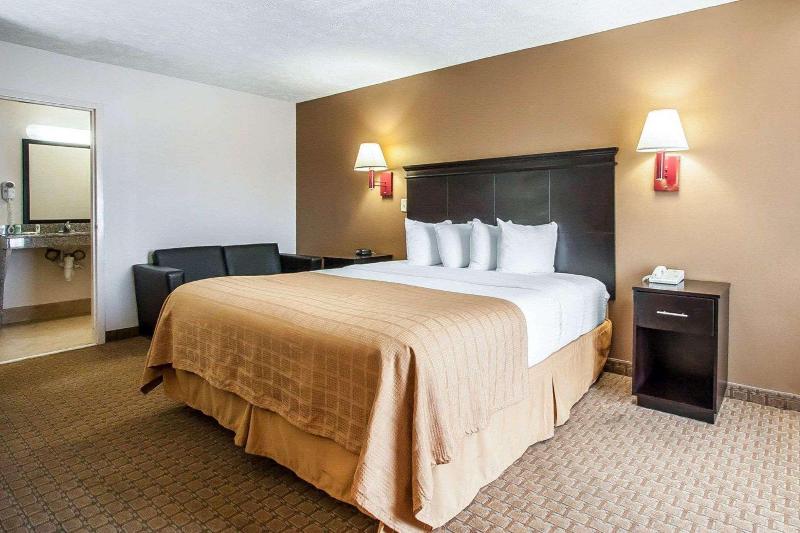 Quality Inn Savannah South image
