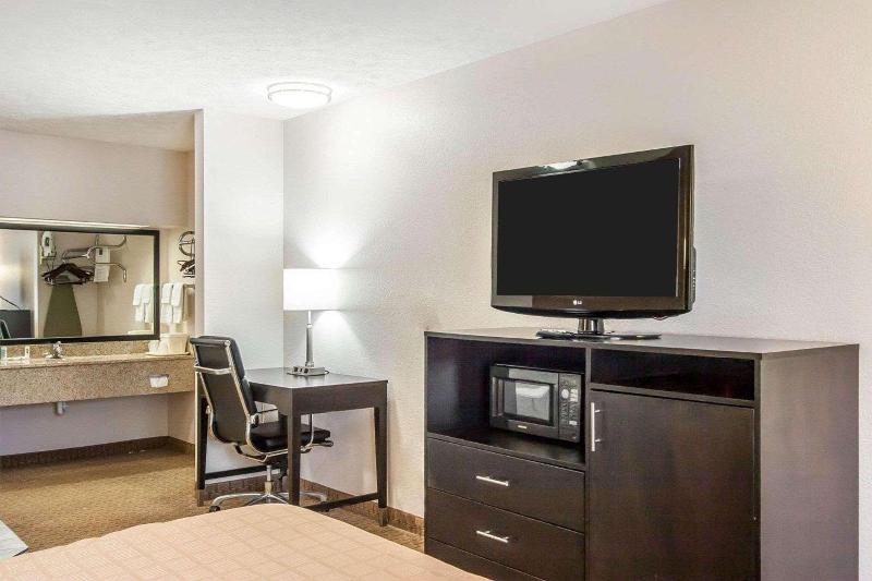 Quality Inn Savannah South image