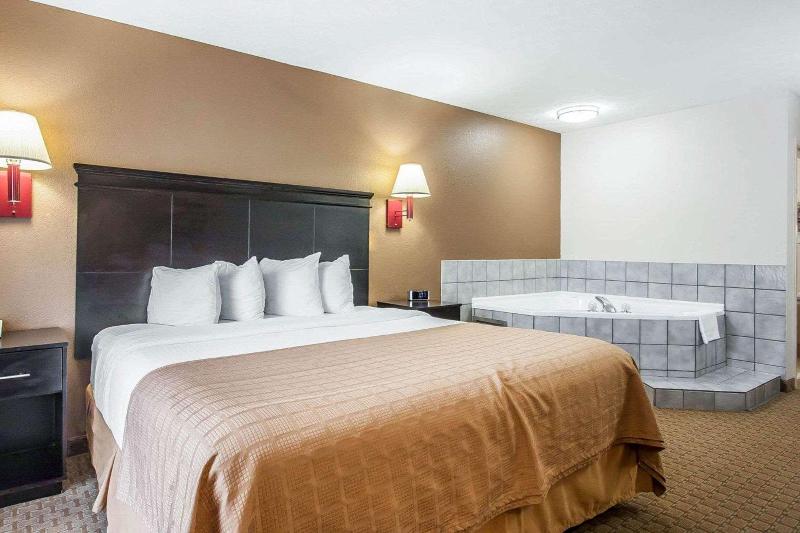 Quality Inn Savannah South image