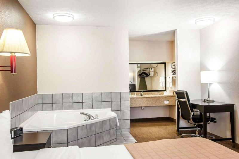 Quality Inn Savannah South image