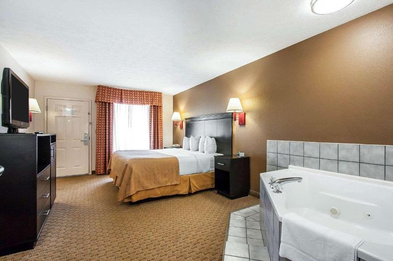 Quality Inn Savannah South image