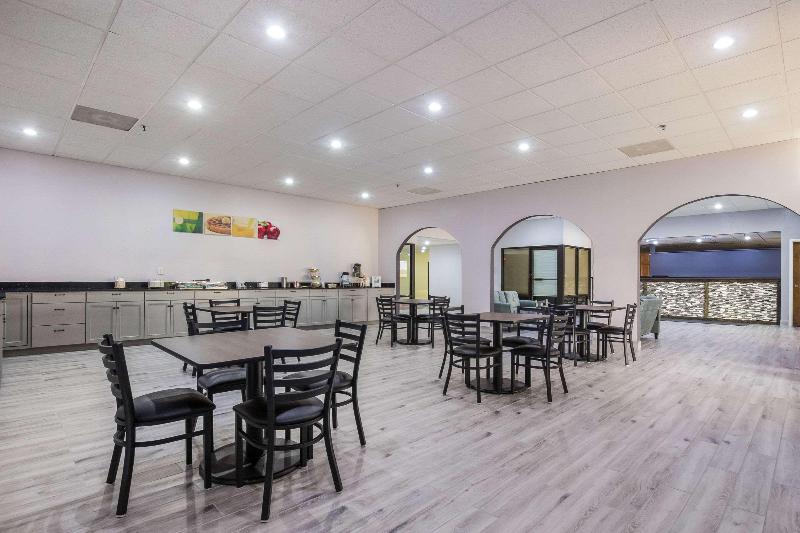 Quality Inn Grayville image 1