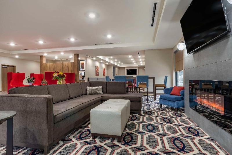 Comfort Inn Suites Downtown Near University image