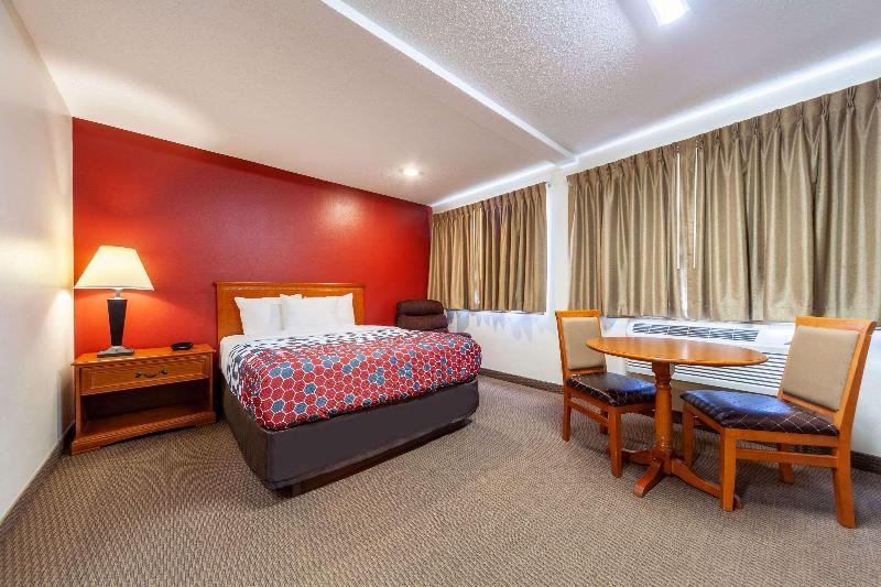 Econo Lodge Sioux Center image