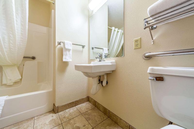 Econo Lodge Sioux Center image