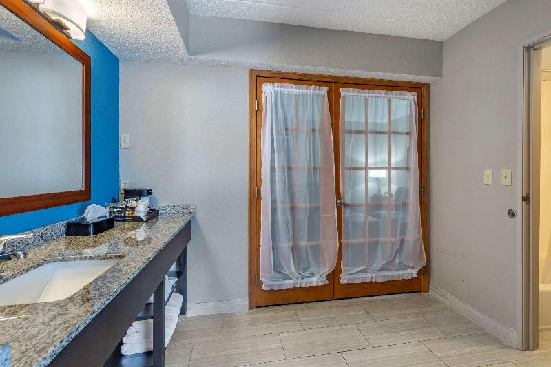 Comfort Inn Griswold image