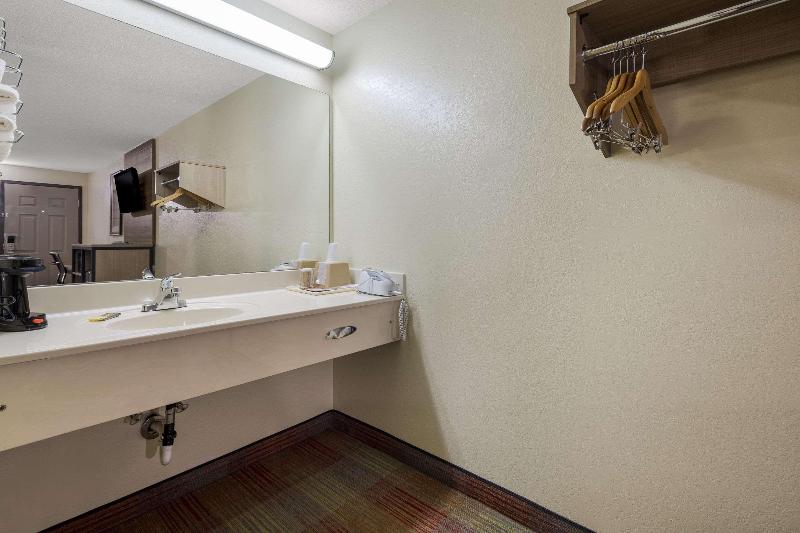 Rodeway Inn image