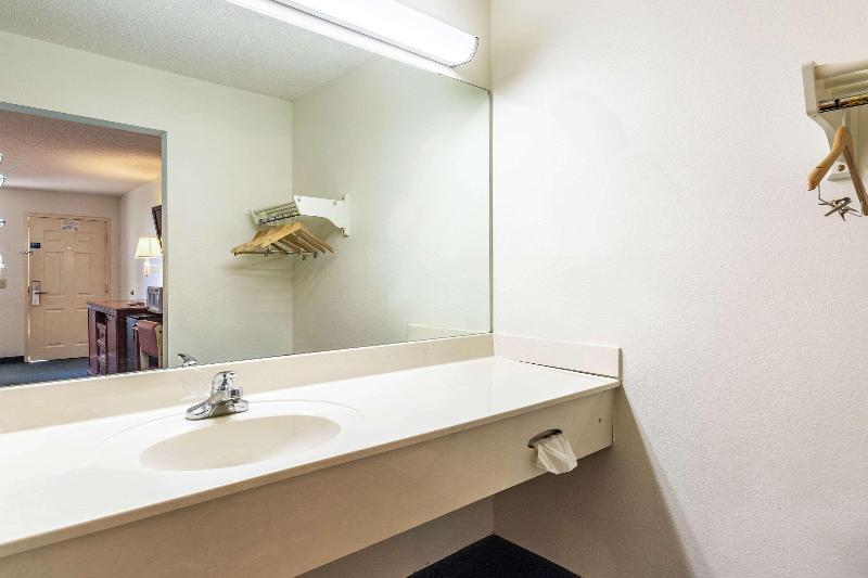 Rodeway Inn image