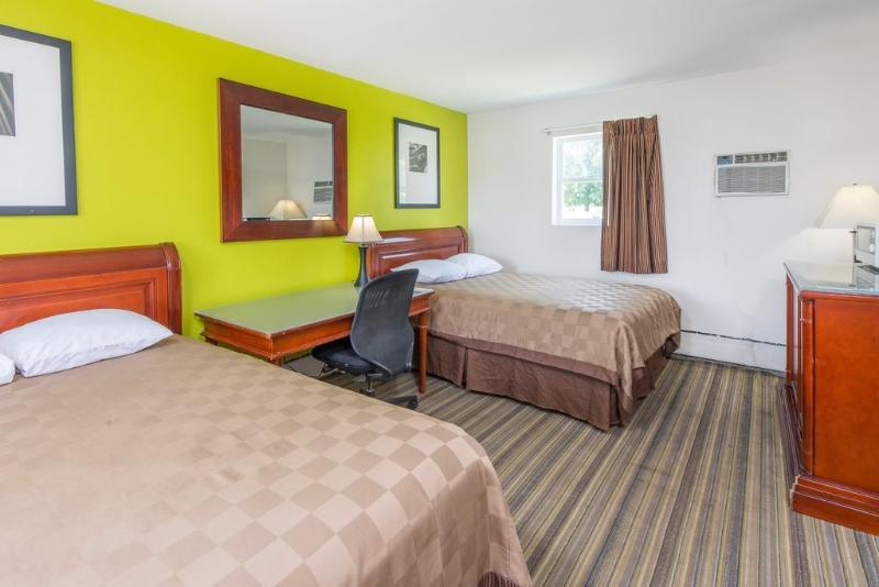 Rodeway Inn Pittsfield image 8