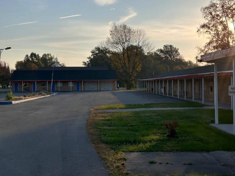 Rodeway Inn Flora — general view