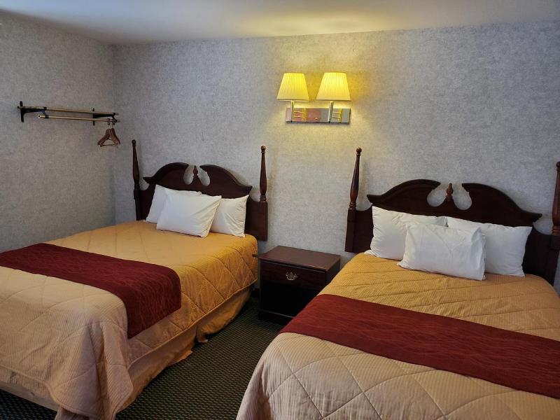 Rodeway Inn Flora image 4