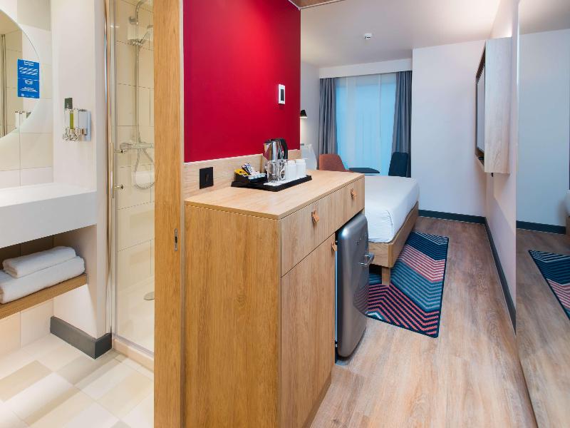 Hampton By Hilton London Park Royal image