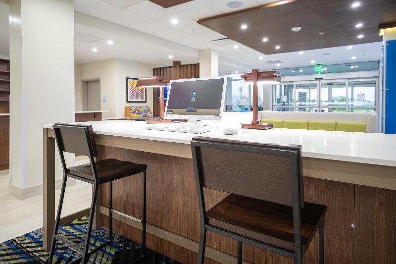 Holiday Inn Express Suites Fort Myers Airport IHG image